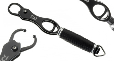 Fish Gripper with a 13 kg Scale Daiwa Prorex